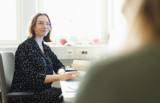 Ammattilainen vastaanotolla.