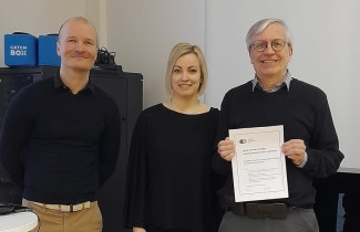 Palkinnon vastaanottajat.