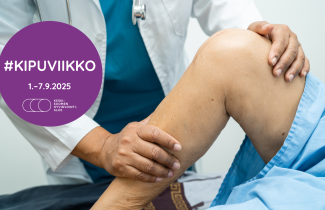 Lääkärin kädet tutkimassa potilaan leikattua polvea. Violetissa ympyrässä kipuviikon tunnus '#KIPUVIIKKO 1.–7.9.2025'. 