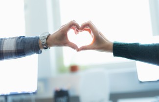 Keski-Suomen hyvinvointialueen hankepäällikkö Emilia Nygren ja Keski-Suomen liiton kehittämispäällikkö Kari Pirinen kertovat blogissamme, miten hyvinvointialueen ja liiton strategiat tukevat toisiaan ja luovat vahvan pohjan yhteiselle yhteistyölle.