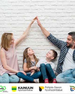 Äiti ja isä muodostavat käsillään katon lastensa päiden päälle.