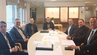 Kuva kauppakirjan allekirjoitustilaisuudesta