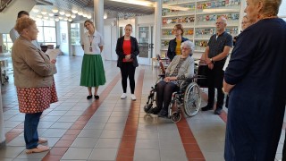 Viitasaaren adressin luovutus Lehtolan tilanteesta.